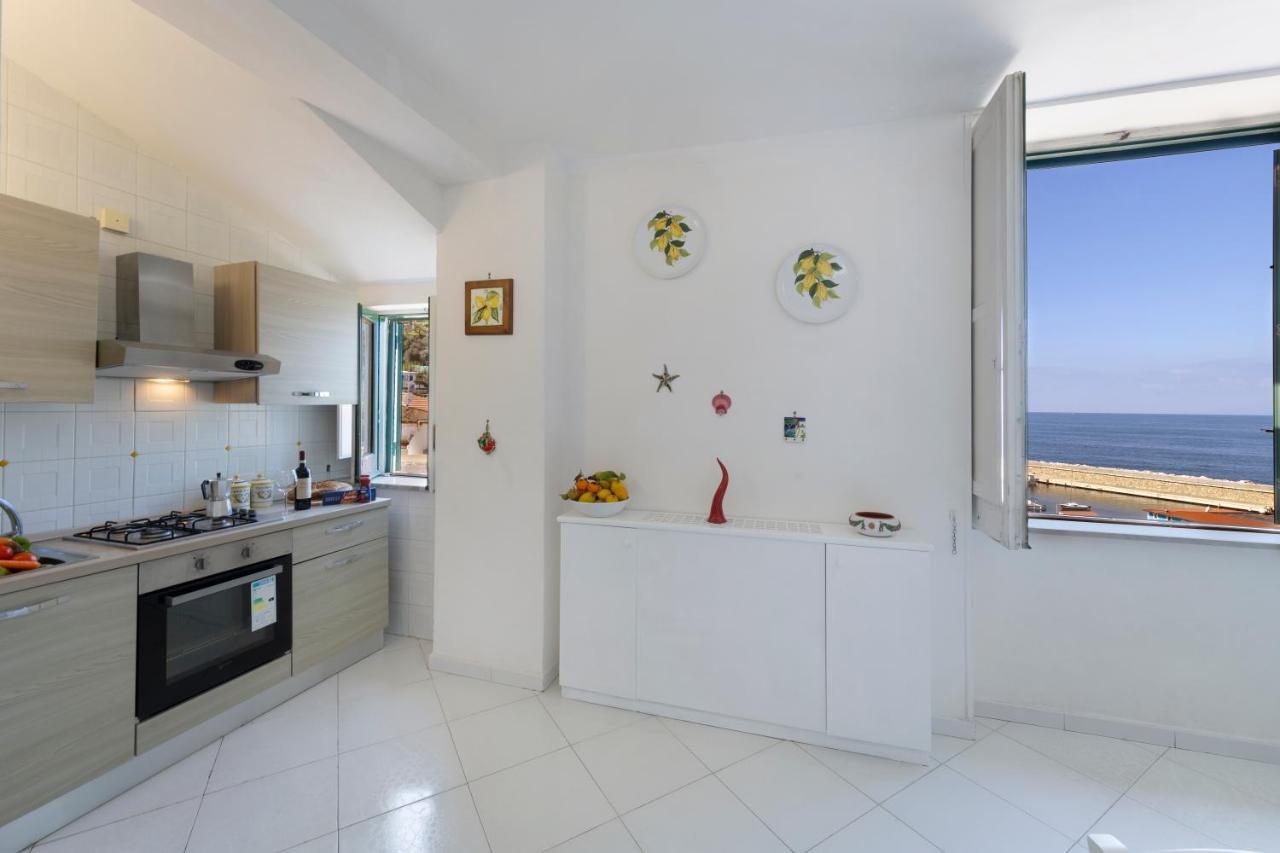 Апартаменты Relais Del Mare Con Terrazza Fronte Mare Free Parking Масса-Лубренсе Экстерьер фото
