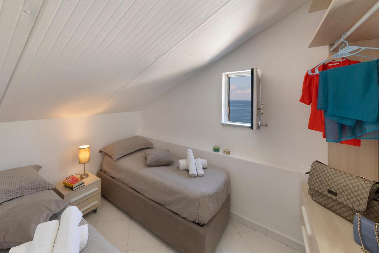 Апартаменты Relais Del Mare Con Terrazza Fronte Mare Free Parking Масса-Лубренсе Экстерьер фото